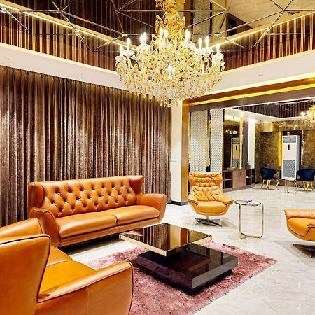 The Pentouz On 100 Feet Road Indiranagar - An Urban Luxury Retreat Apartman Bengaluru Kültér fotó
