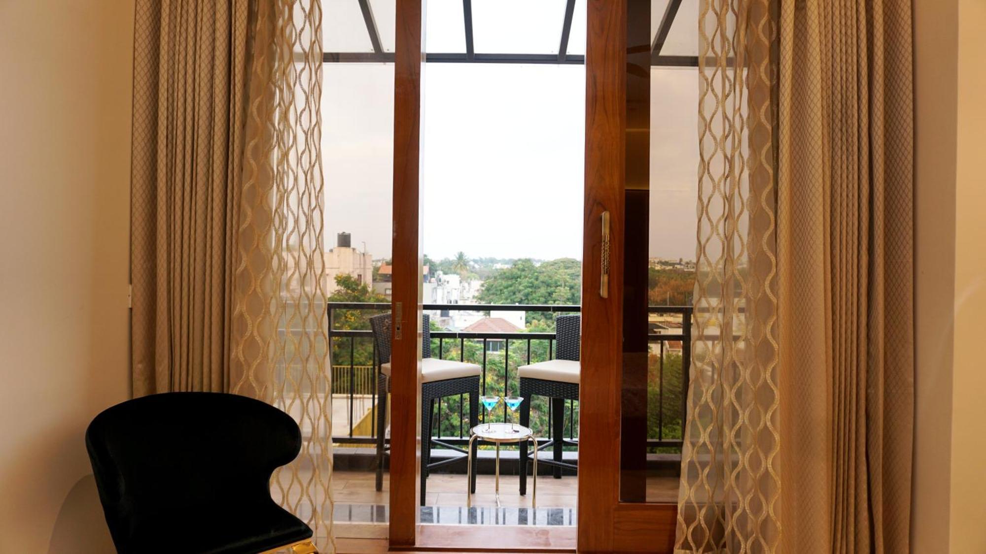 The Pentouz On 100 Feet Road Indiranagar - An Urban Luxury Retreat Apartman Bengaluru Kültér fotó