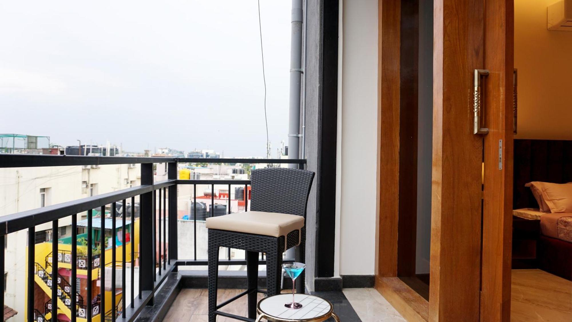 The Pentouz On 100 Feet Road Indiranagar - An Urban Luxury Retreat Apartman Bengaluru Kültér fotó