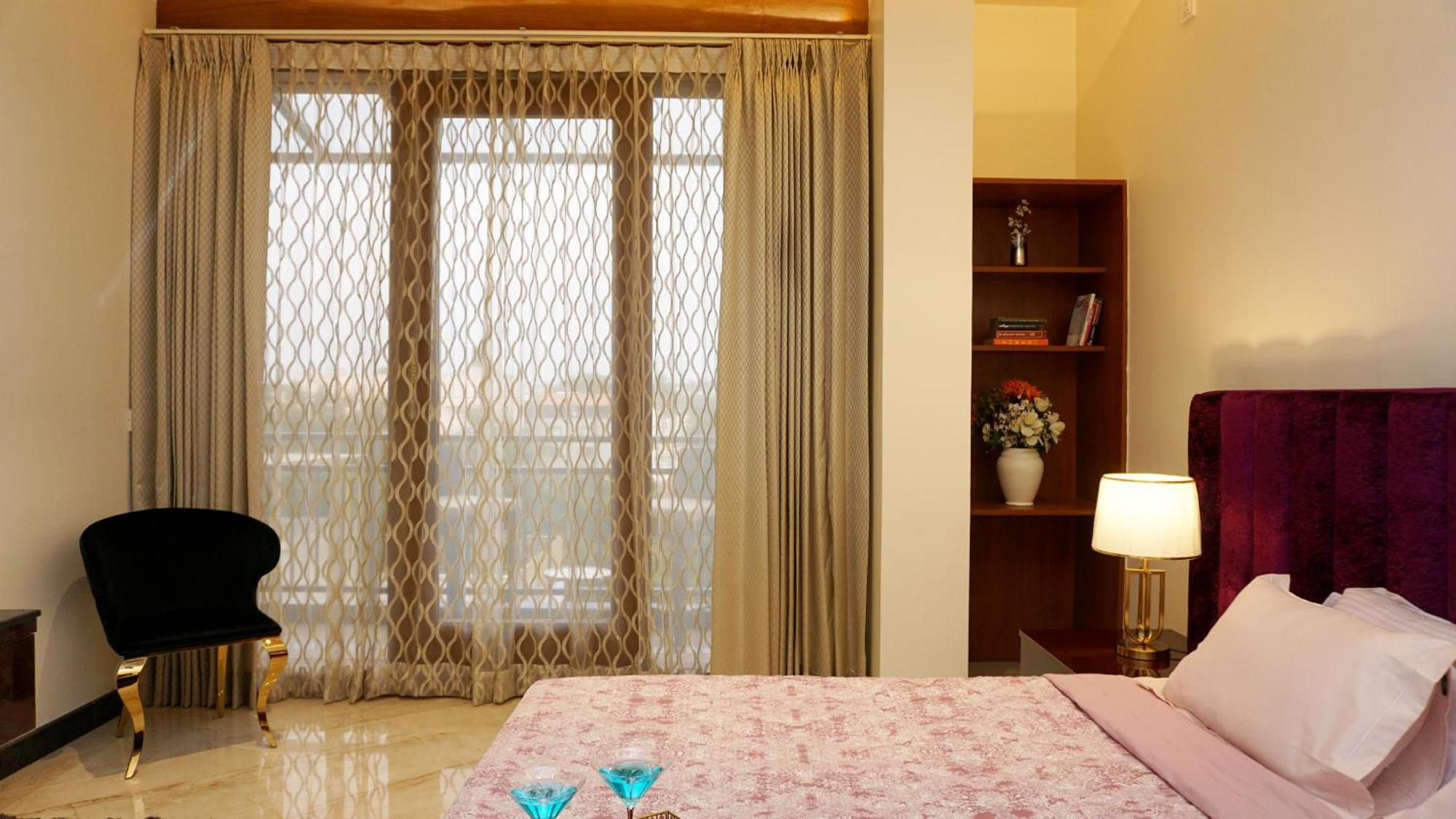 The Pentouz On 100 Feet Road Indiranagar - An Urban Luxury Retreat Apartman Bengaluru Kültér fotó