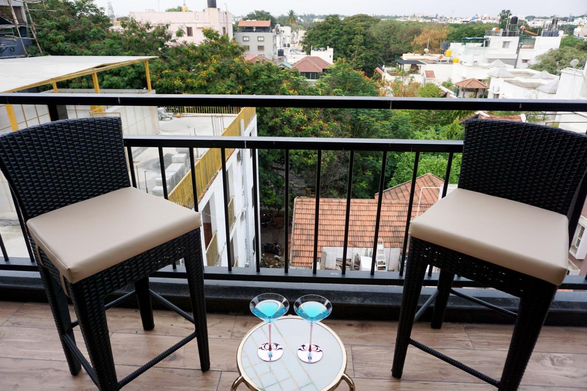 The Pentouz On 100 Feet Road Indiranagar - An Urban Luxury Retreat Apartman Bengaluru Kültér fotó