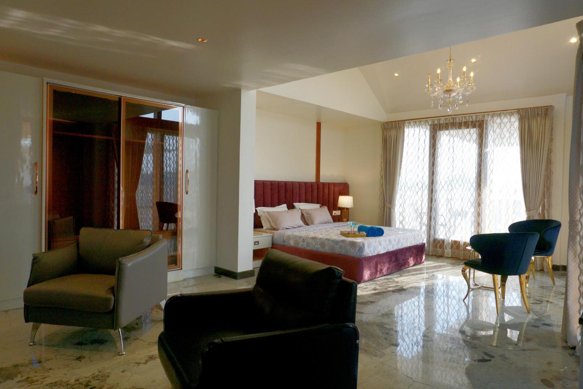 The Pentouz On 100 Feet Road Indiranagar - An Urban Luxury Retreat Apartman Bengaluru Kültér fotó