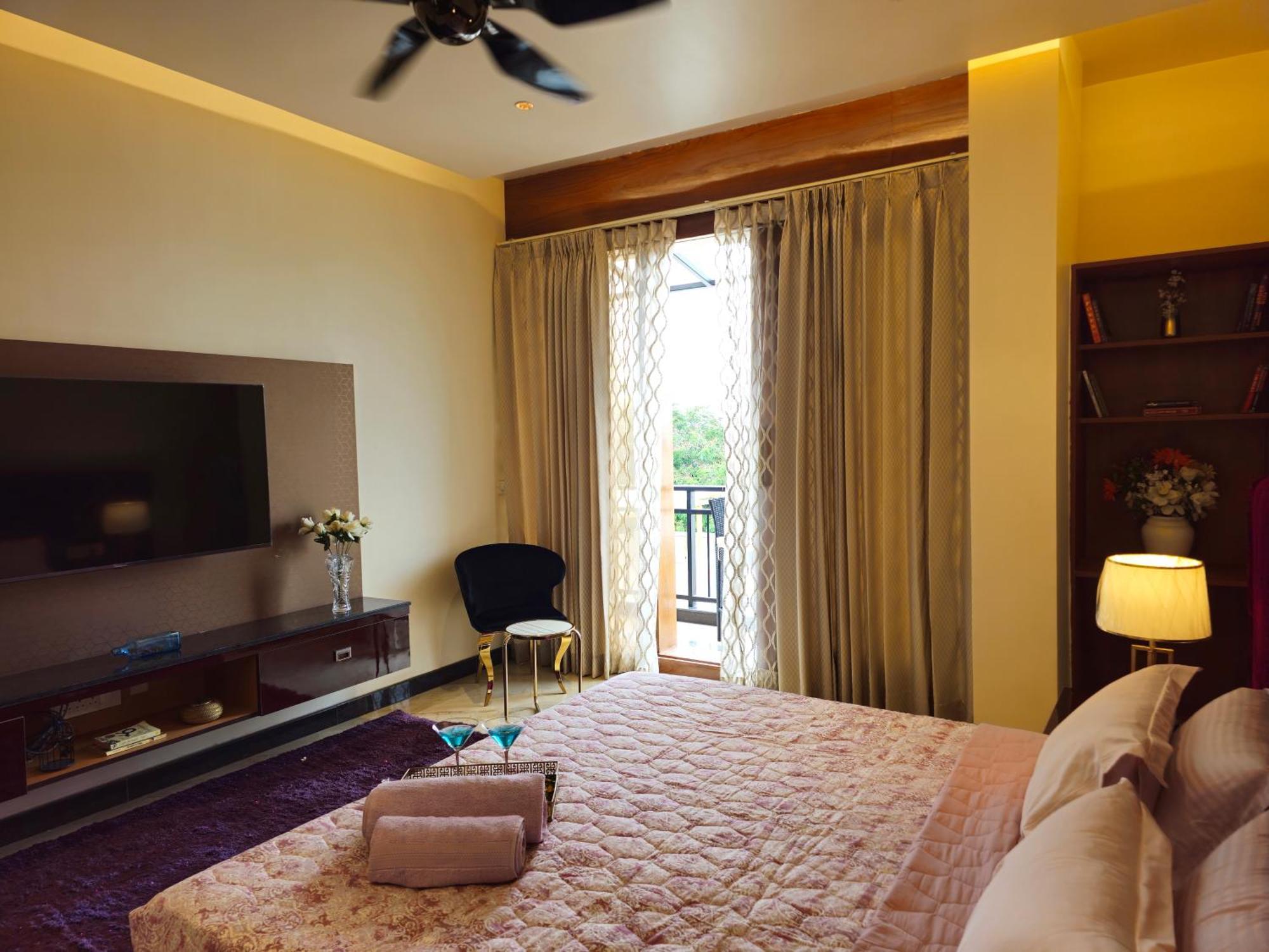 The Pentouz On 100 Feet Road Indiranagar - An Urban Luxury Retreat Apartman Bengaluru Kültér fotó